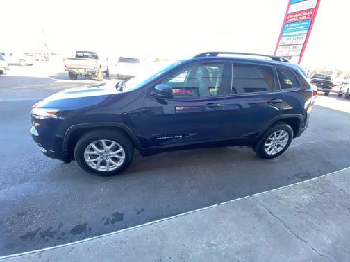 2016 Jeep Cherokee Sport