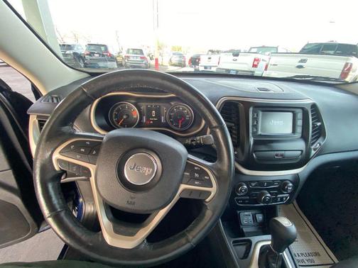 2016 Jeep Cherokee Sport