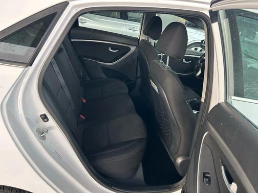 2017 Hyundai Elantra GT Base