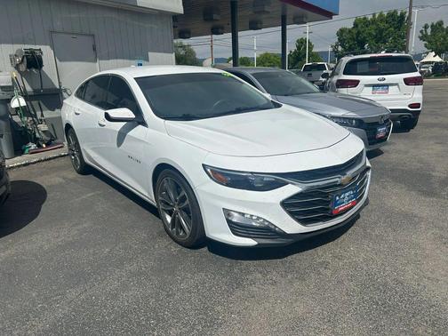 Summit White 2022 Chevrolet Malibu FWD LT