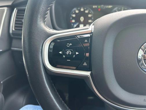 2020 Volvo XC90 T5 Momentum
