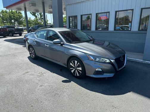 Brilliant Silver Metallic 2021 Nissan Altima 2.5 SV