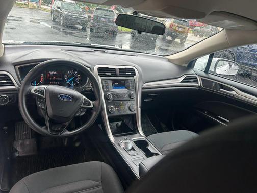 White 2017 Ford Fusion SE