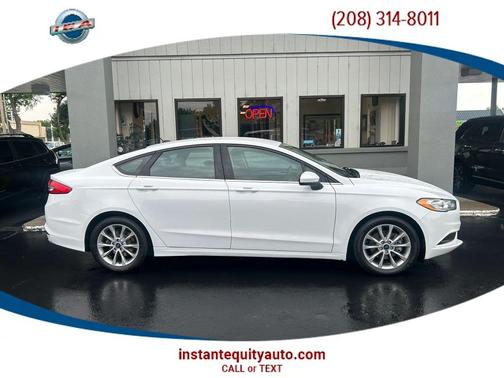 White 2017 Ford Fusion SE