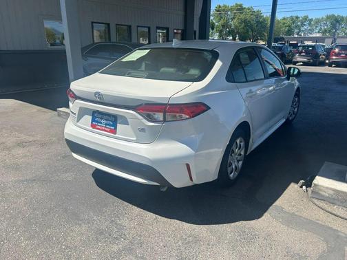 Blizzard Pearl 2020 Toyota Corolla LE
