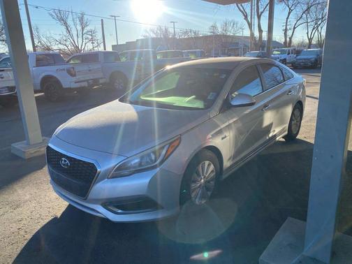 2017 Hyundai SONATA Hybrid SE