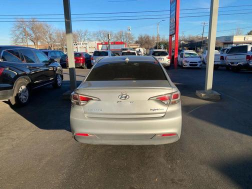 2017 Hyundai SONATA Hybrid SE