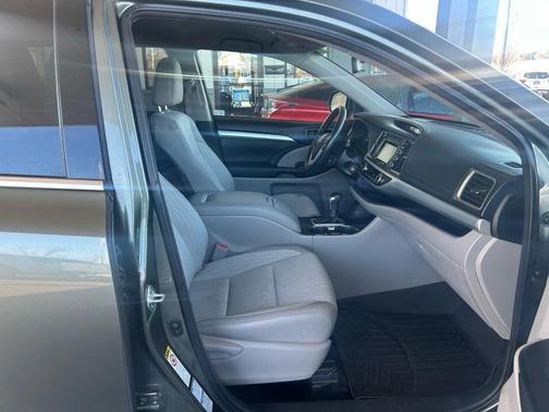 2015 Toyota Highlander LE