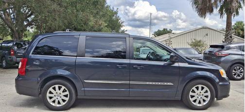 2014 Chrysler Town & Country Touring