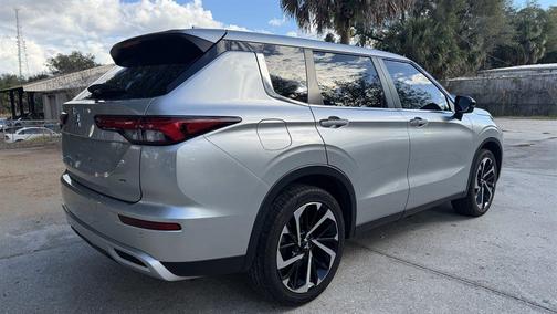 2022 Mitsubishi Outlander SE