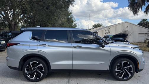 2022 Mitsubishi Outlander SE