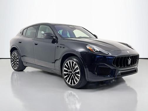 Nero Noctis 2025 Maserati Grecale Modena