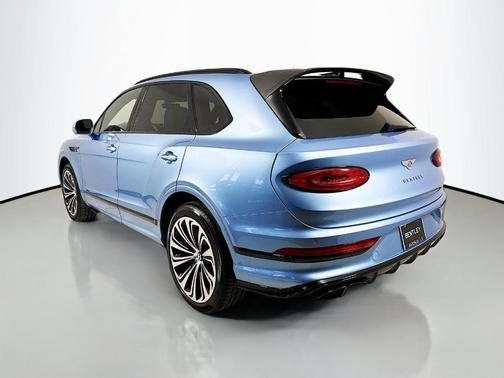 Silver Lake 2025 Bentley Bentayga V8