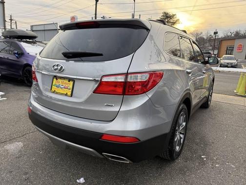 2016 Hyundai SANTA FE SE