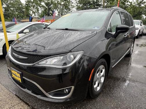 2017 Chrysler Pacifica Touring-L Plus