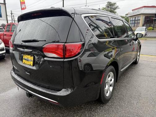 2017 Chrysler Pacifica Touring-L Plus