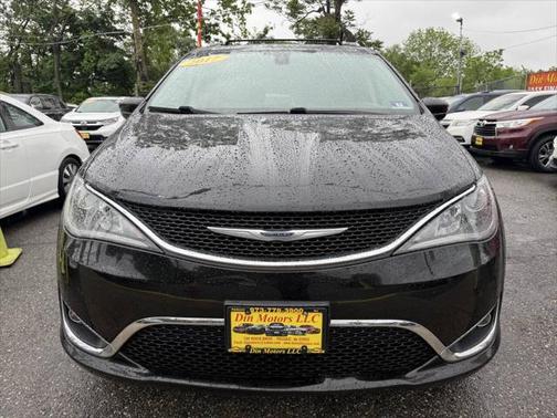 2017 Chrysler Pacifica Touring-L Plus