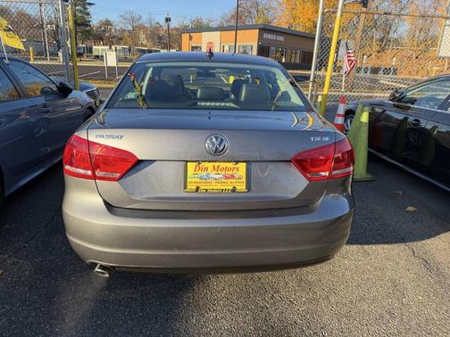 2014 Volkswagen Passat 1.8T Auto SE w/Sunroof & Nav