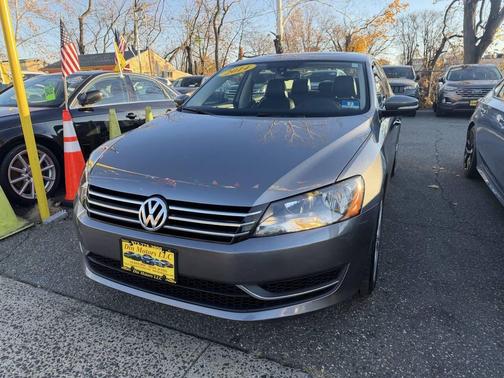 2014 Volkswagen Passat 1.8T Auto SE w/Sunroof & Nav