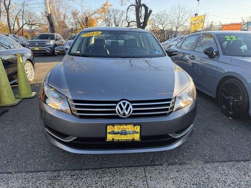 2014 Volkswagen Passat 1.8T Auto SE w/Sunroof & Nav