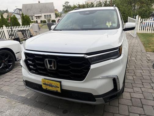 2023 Honda Pilot Touring 8-Passenger