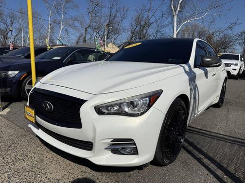 2015 INFINITI Q50 Premium