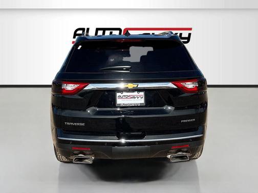 Mosaic Black Metallic 2020 Chevrolet Traverse Premier