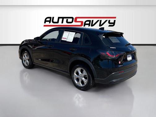 Crystal Black Pearl 2024 Honda HR-V LX
