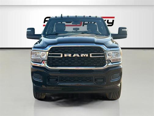 2024 RAM 2500 Tradesman Crew Cab 4x4 6'4' Box