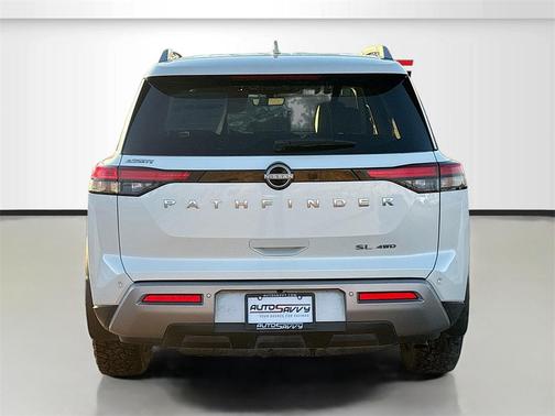2023 Nissan Pathfinder SL 4WD