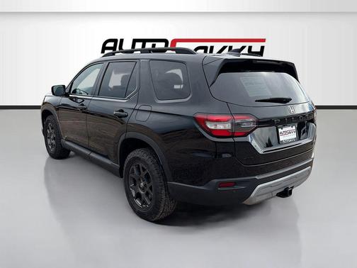 Crystal Black Pearl 2025 Honda Pilot TrailSport