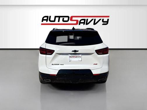 Iridescent Pearl Tricoat 2023 Chevrolet Blazer RS