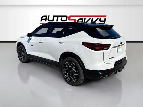 Iridescent Pearl Tricoat 2023 Chevrolet Blazer RS