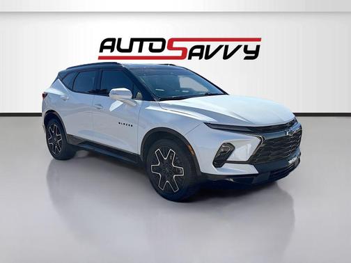 Iridescent Pearl Tricoat 2023 Chevrolet Blazer RS