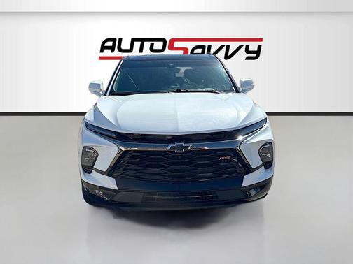 Iridescent Pearl Tricoat 2023 Chevrolet Blazer RS