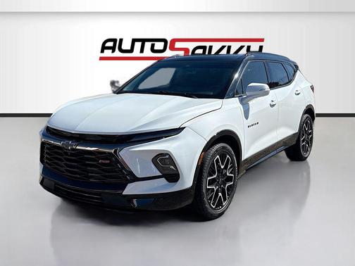 Iridescent Pearl Tricoat 2023 Chevrolet Blazer RS