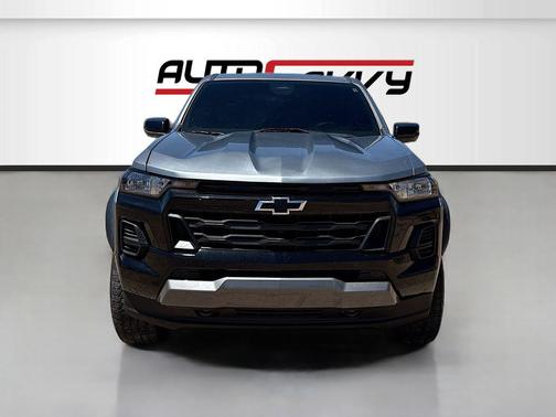 Sterling Gray Metallic 2024 Chevrolet Colorado Trail Boss