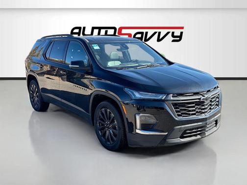 Mosaic Black Metallic 2023 Chevrolet Traverse RS