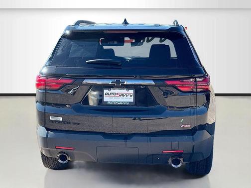 Mosaic Black Metallic 2023 Chevrolet Traverse RS