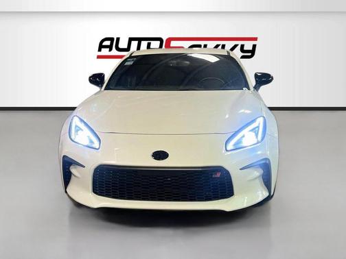 Halo 2024 Toyota GR86 Premium
