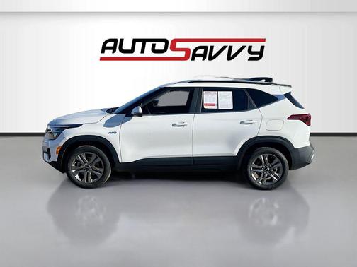 Snow White Pearl 2023 Kia Seltos S