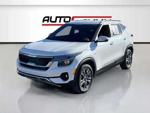 Snow White Pearl 2023 Kia Seltos S