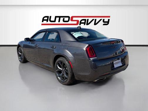 Granite Crystal Metallic Clearcoat 2023 Chrysler 300 Touring