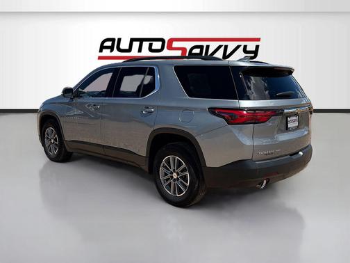Sterling Gray Metallic 2023 Chevrolet Traverse LT Leather