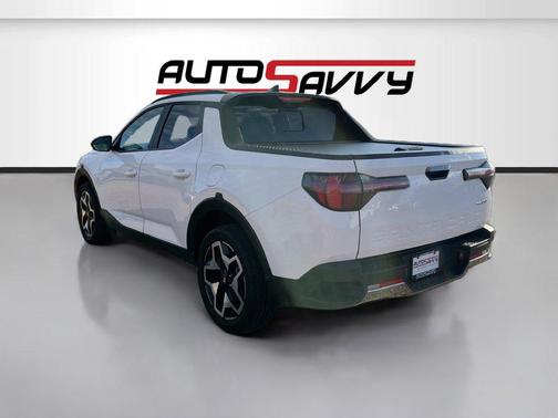 Atlas White 2024 Hyundai SANTA CRUZ Limited