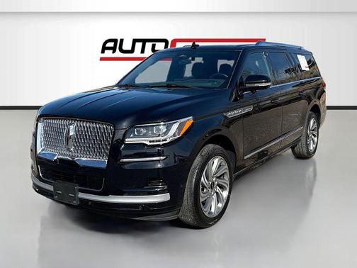 Infinite Black Metallic Clearcoat 2023 Lincoln Navigator Reserve
