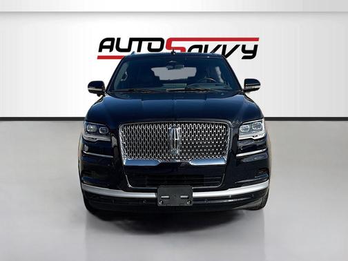 Infinite Black Metallic Clearcoat 2023 Lincoln Navigator Reserve