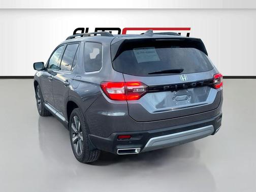 Charcoal 2025 Honda Pilot Touring 8-Passenger