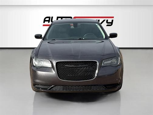 2022 Chrysler 300 Touring