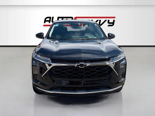 Mosaic Black Metallic 2025 Chevrolet Trax LS